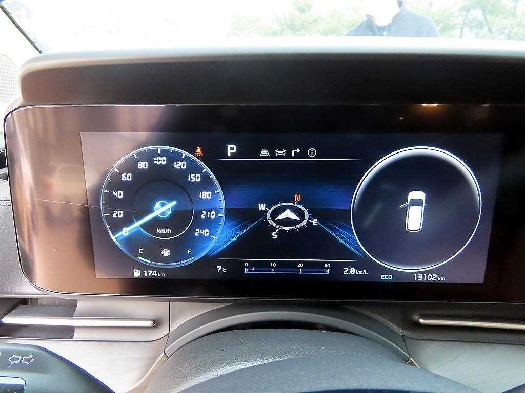 KIA Carnival - Vista 8