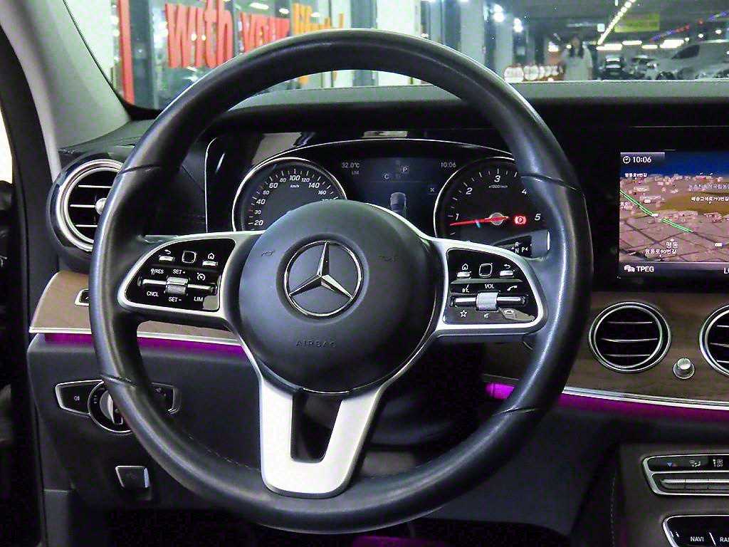 Mercedes Benz E class - Vista 10