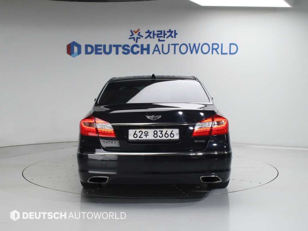 HYUNDAI Genesis - Vista 4