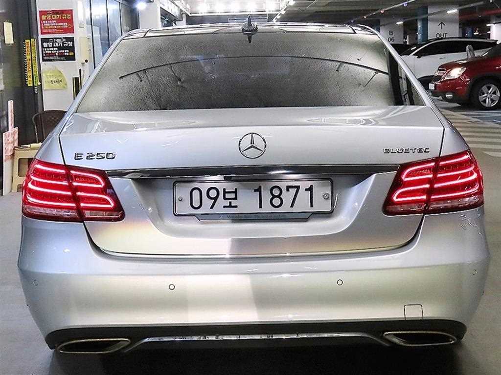 Mercedes Benz E class - Vista 5