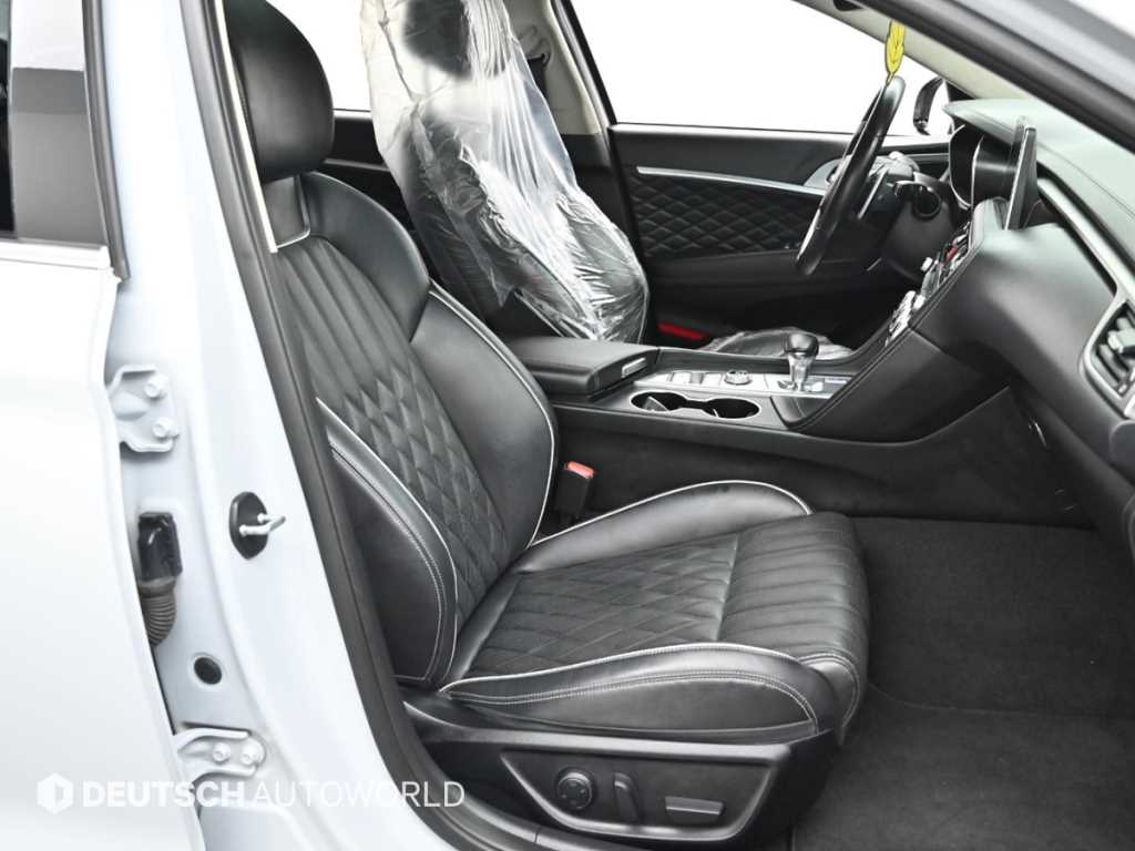 Genesis G70 - Vista 10