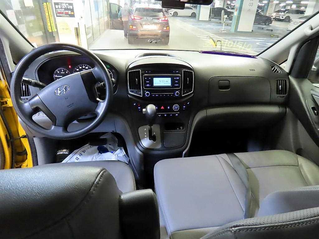 HYUNDAI Starex - Vista 10