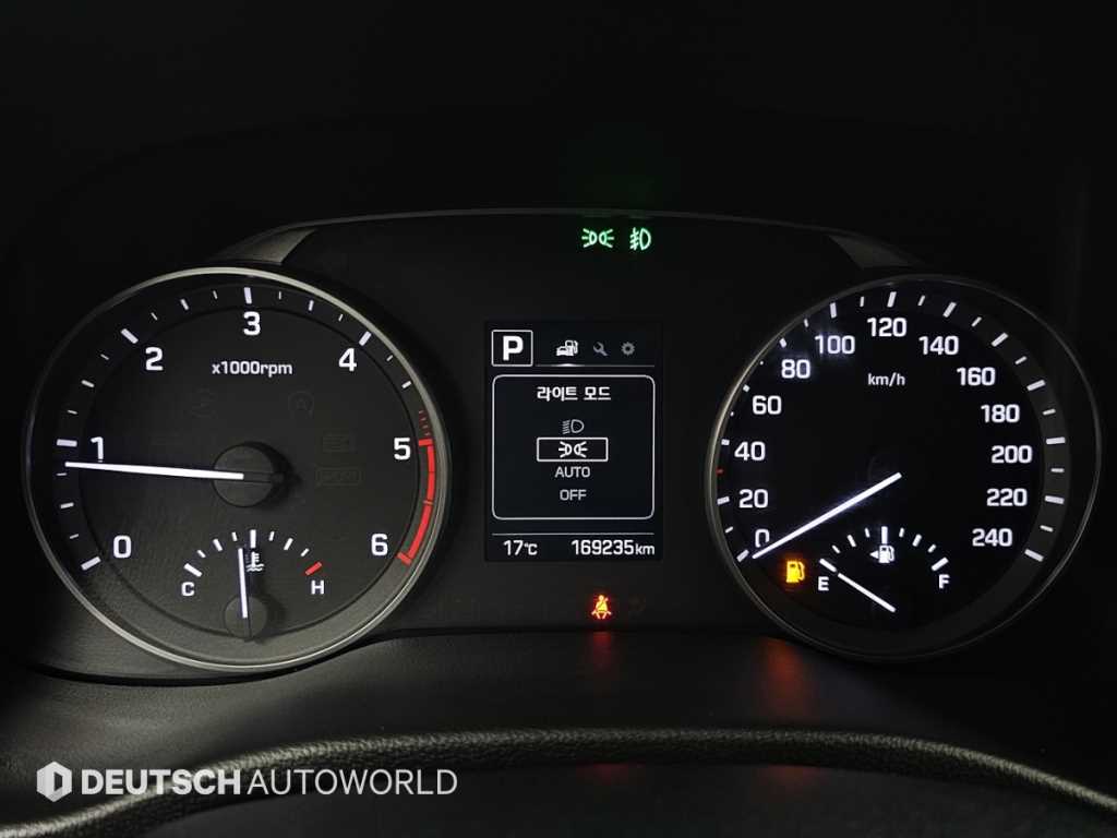 HYUNDAI Avante - Vista 8