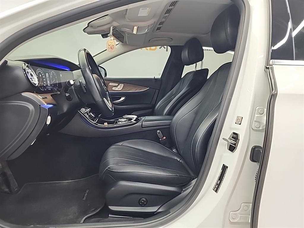 Mercedes Benz E class - Vista 11