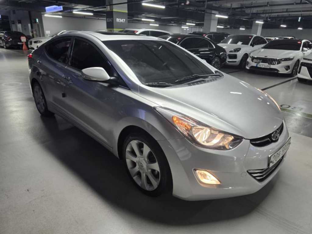 HYUNDAI Avante - Vista 8