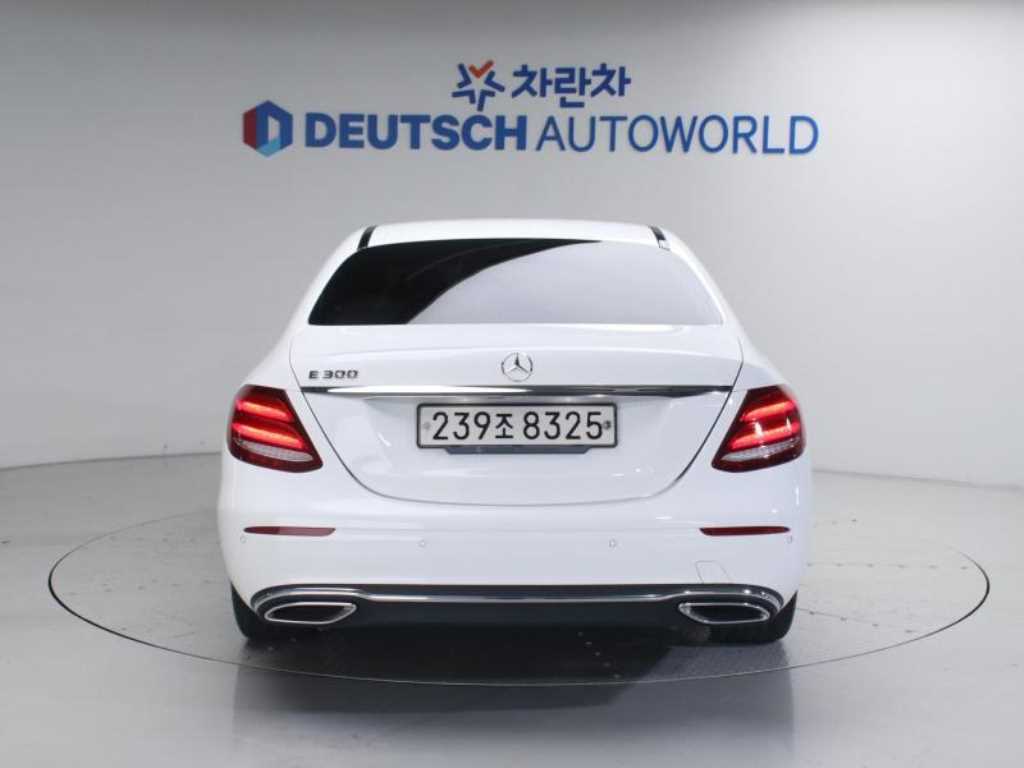 Mercedes Benz E class - Vista 4