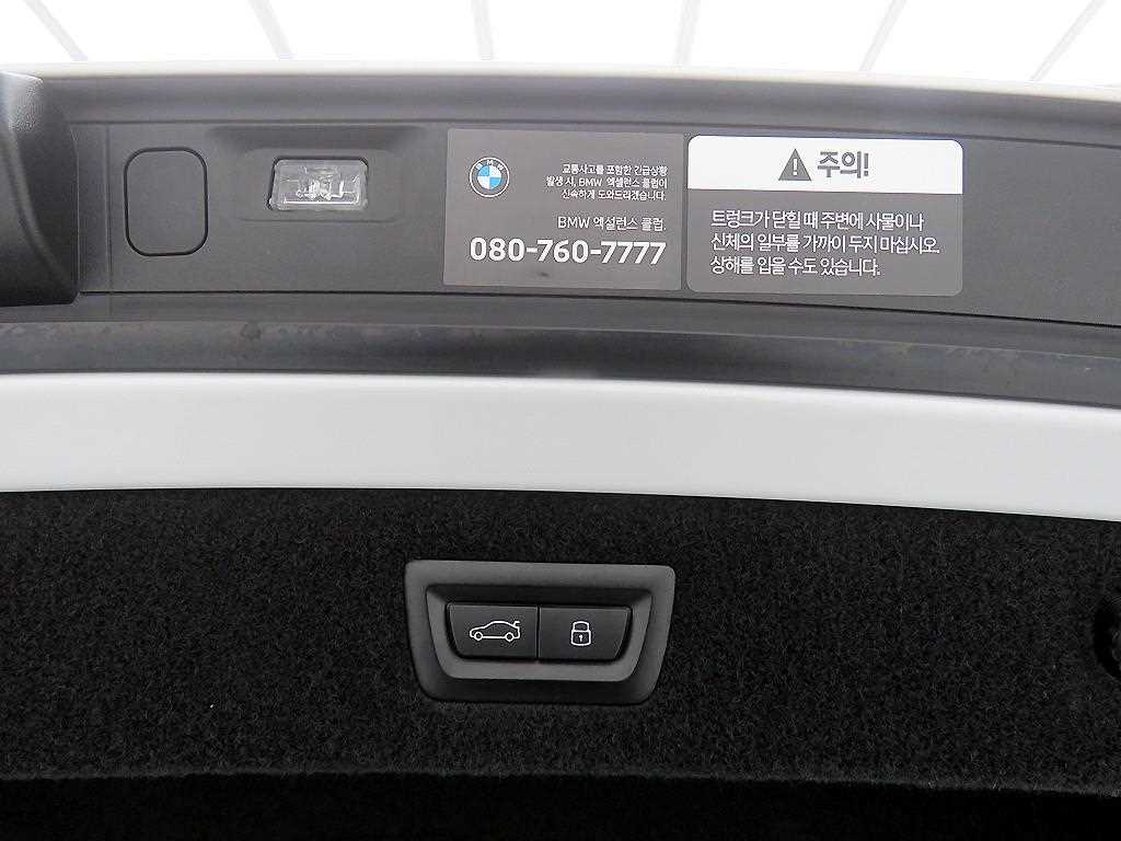 BMW 8 Series - Vista 5