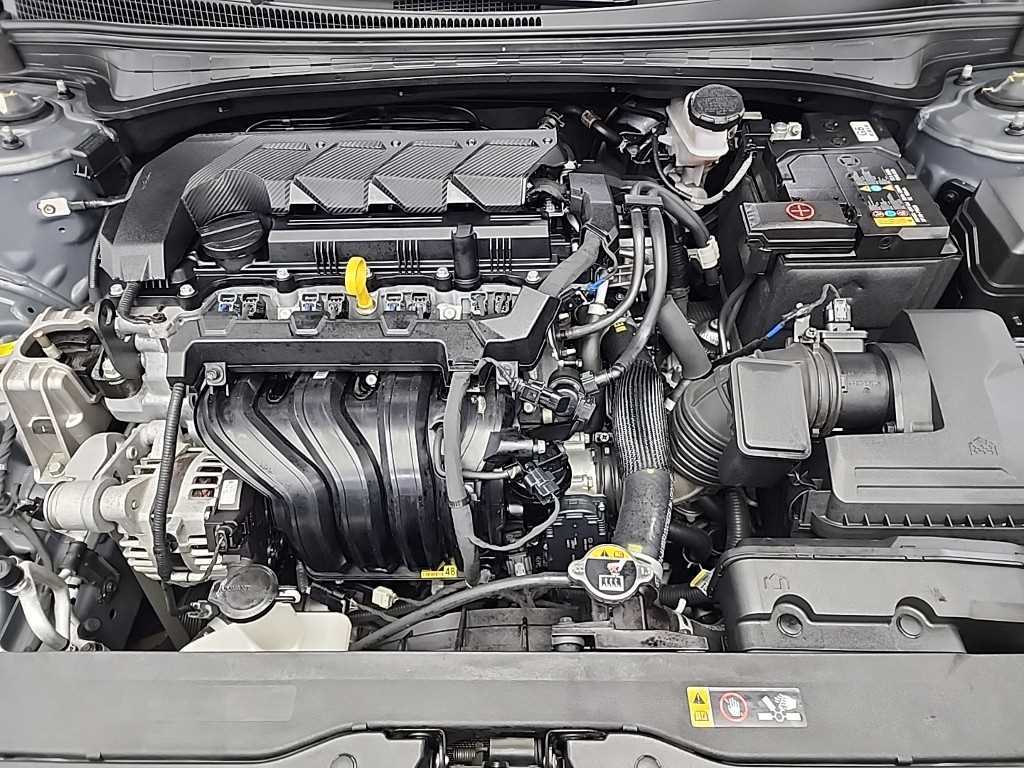 HYUNDAI Avante - Vista 5