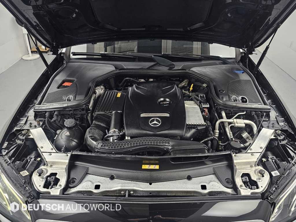 Mercedes Benz E class - Vista 6