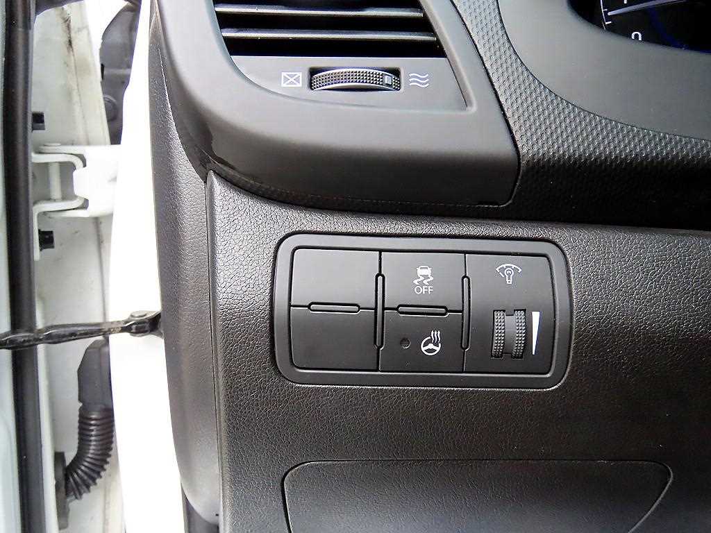 HYUNDAI Accent - Vista 12