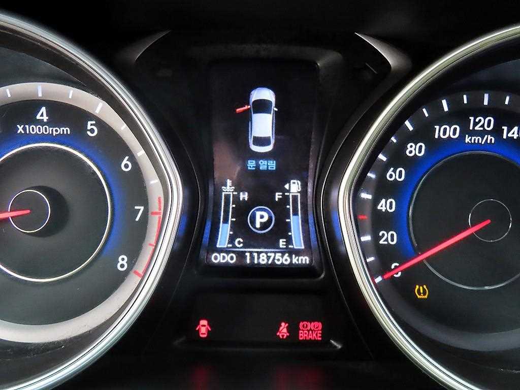 HYUNDAI Avante - Vista 8