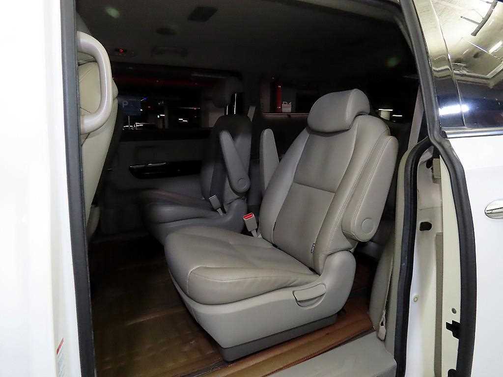 KIA Carnival - Vista 7