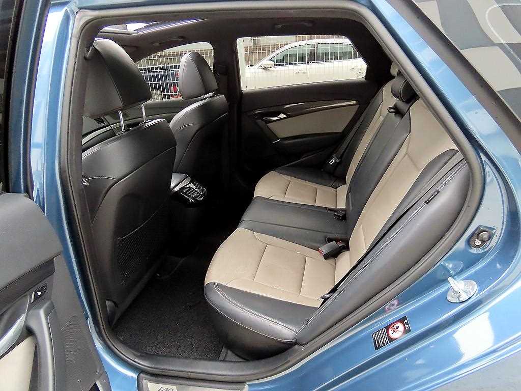 HYUNDAI i40 - Vista 6