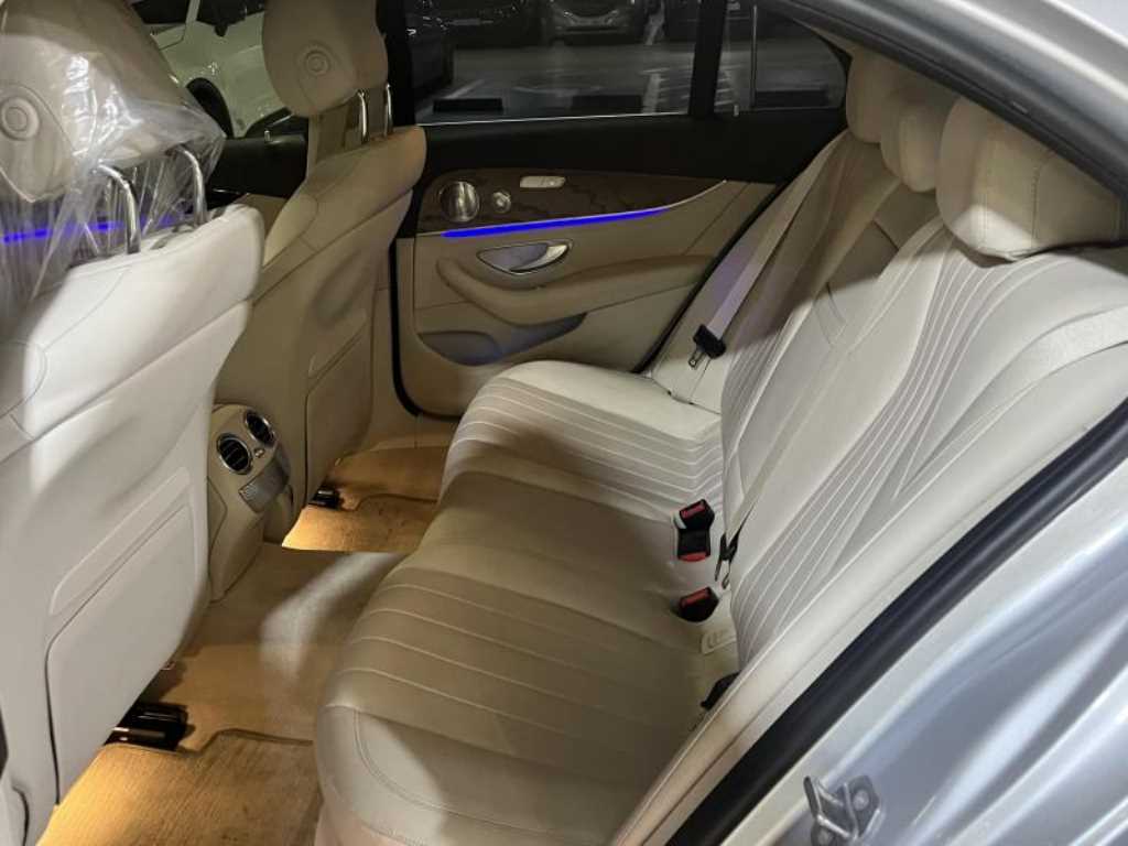 Mercedes Benz E class - Vista 8