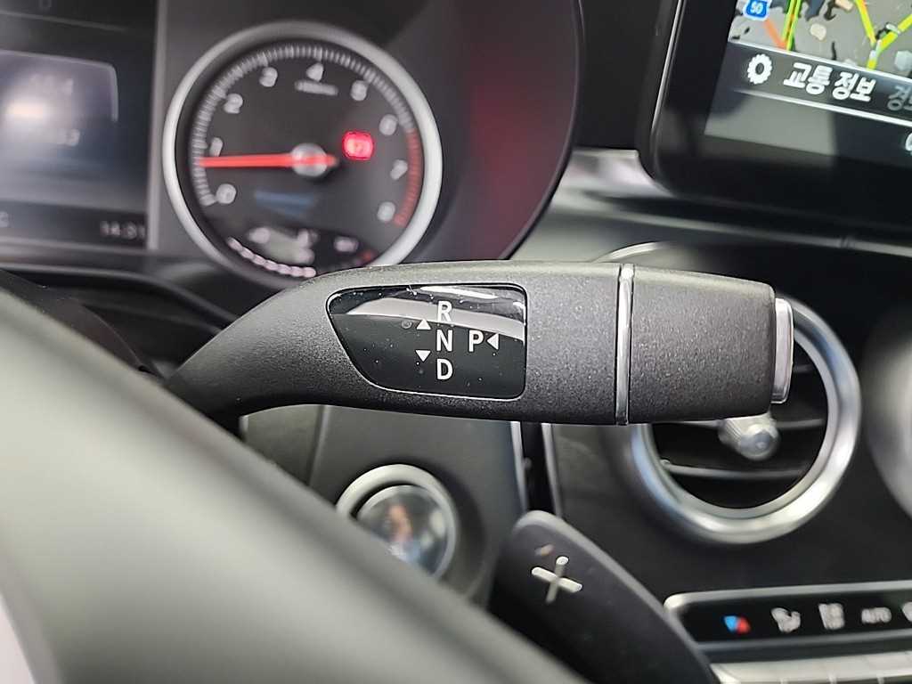 Mercedes Benz GLC Class - Vista 8