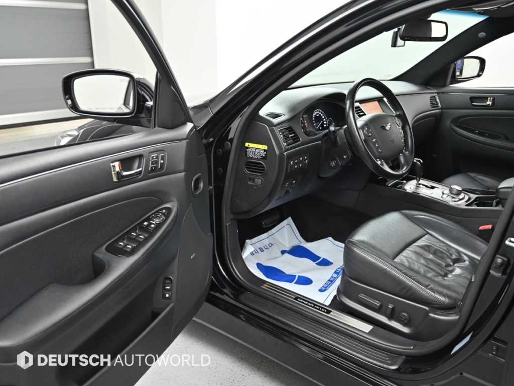 HYUNDAI Genesis - Vista 11