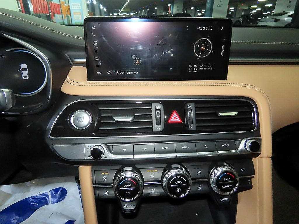 Genesis G70 - Vista 11