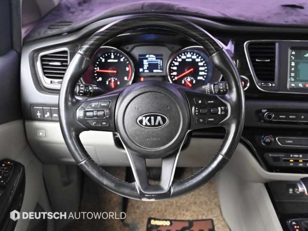 KIA Carnival - Vista 11