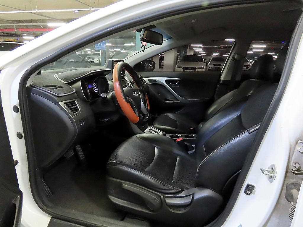 HYUNDAI Avante - Vista 6