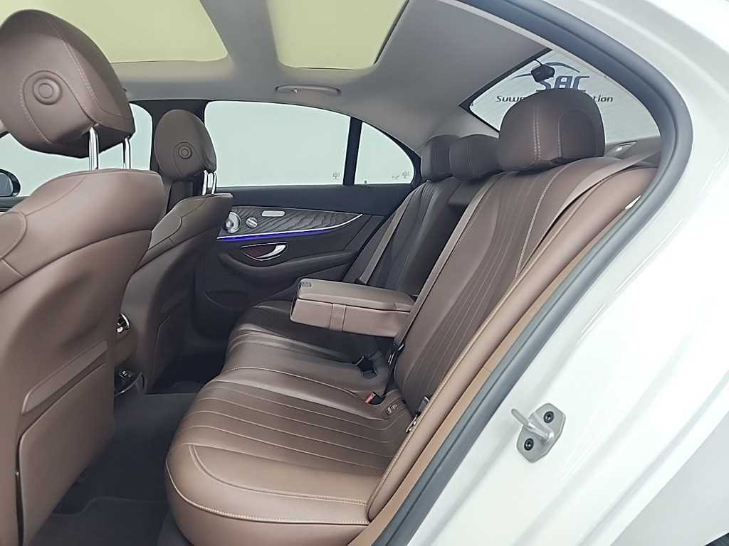 Mercedes Benz E class - Vista 7