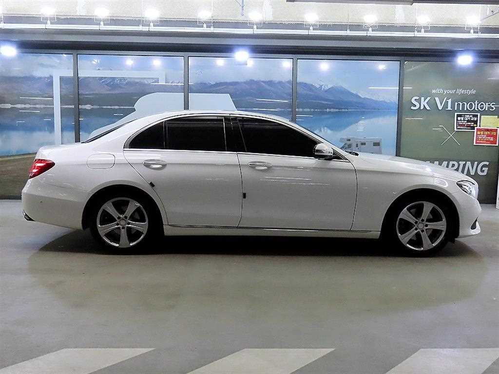 Mercedes Benz E class - Vista 3