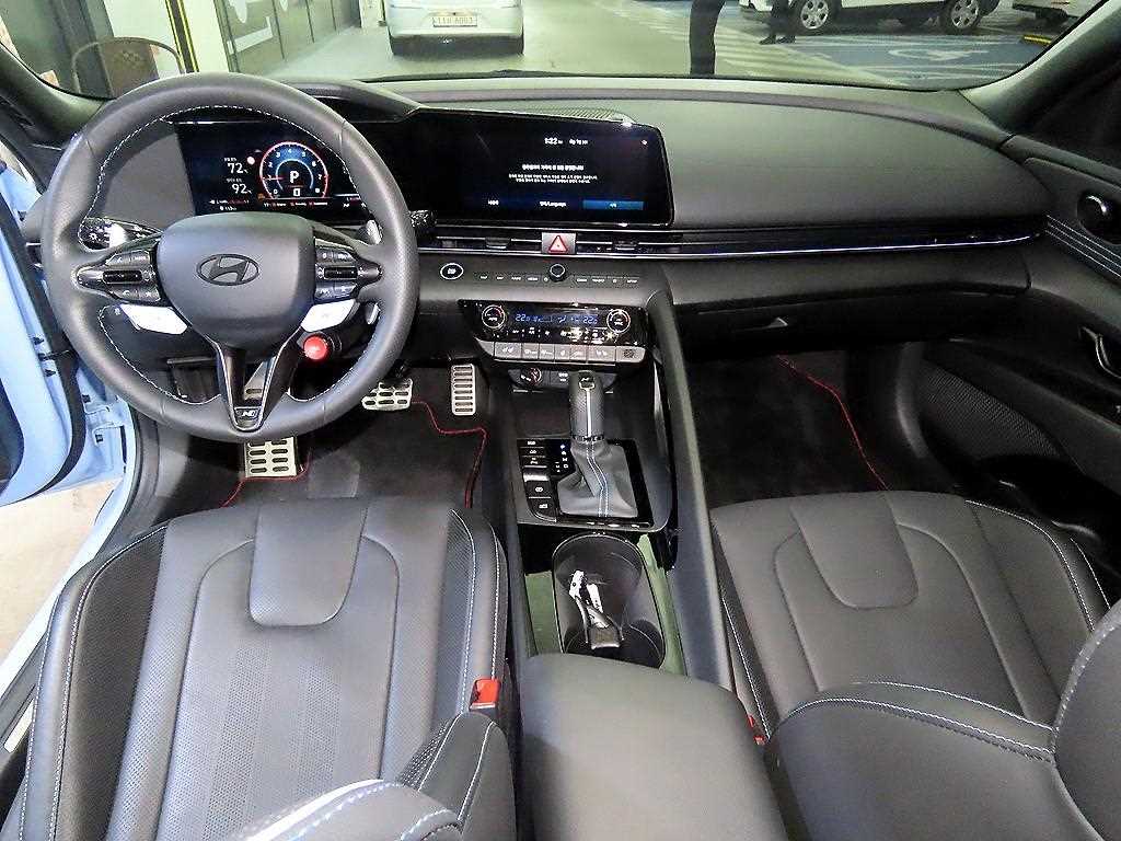 HYUNDAI Avante - Vista 10