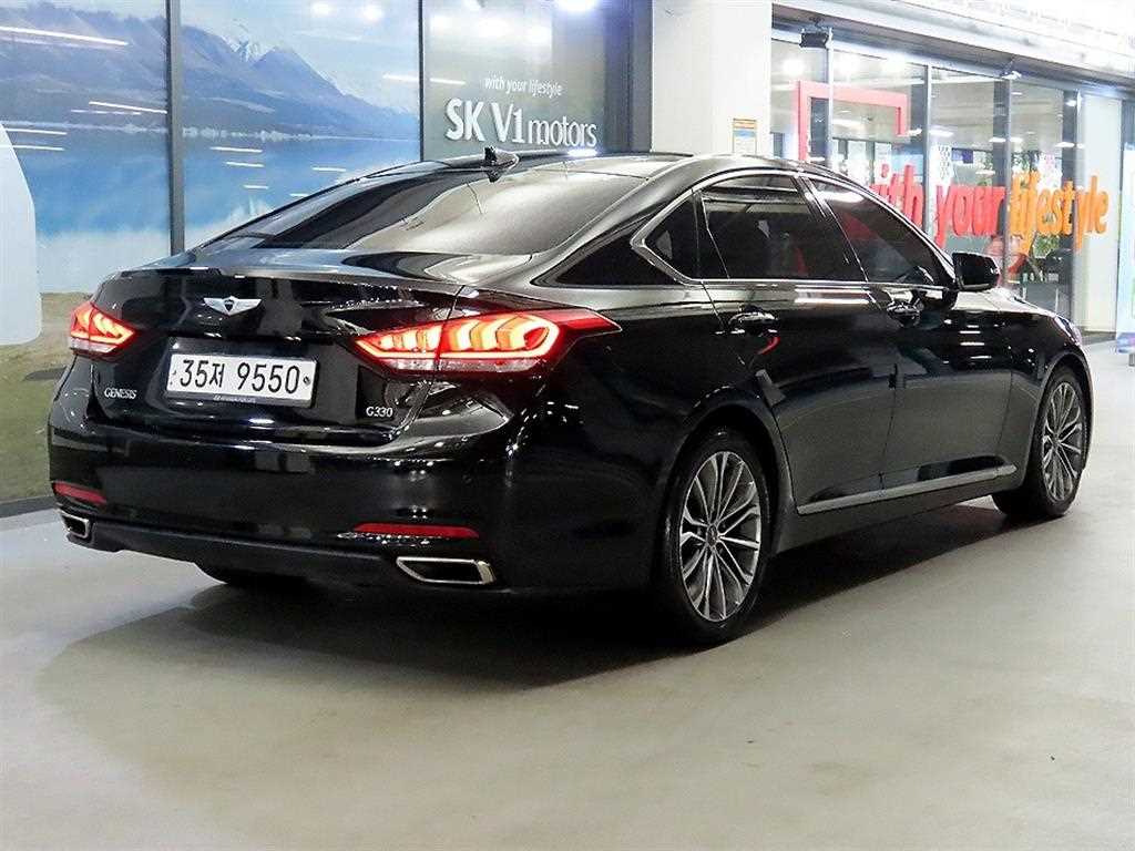 HYUNDAI Genesis - Vista 4