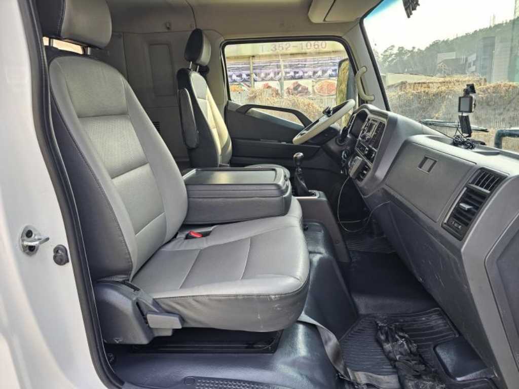 medium and large cargo truck - Vista 5