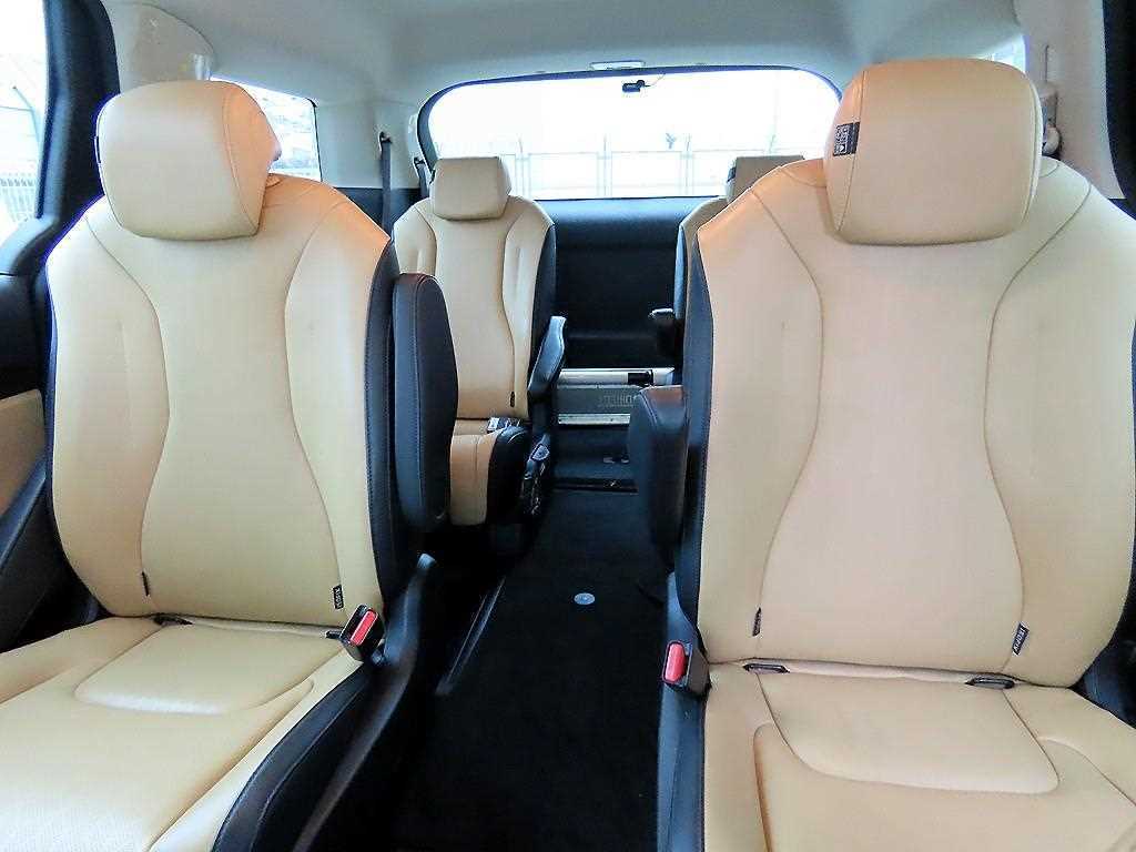 KIA Carnival - Vista 7