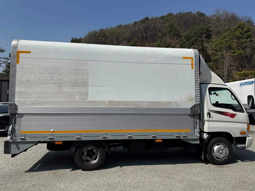 medium and large cargo truck - Vista 4