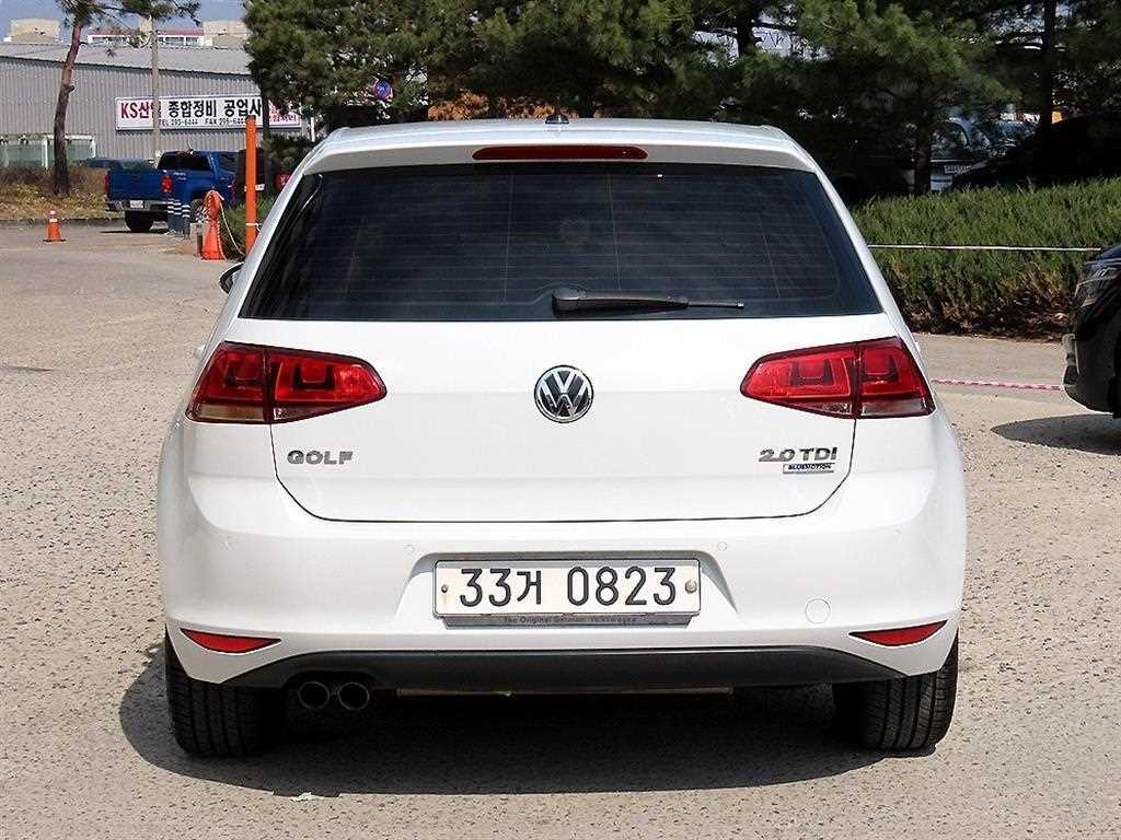 Volkswagen Golf - Vista 4