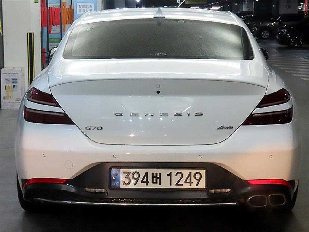 Genesis G70 - Vista 5