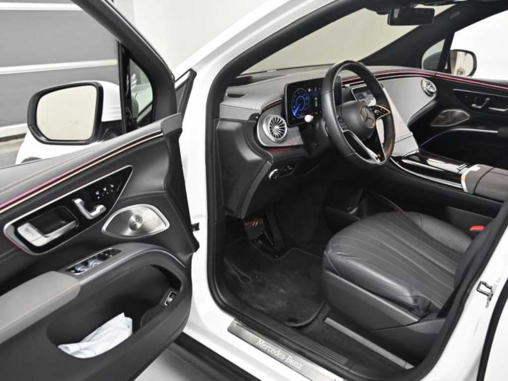 Mercedes Benz EQS - Vista 11