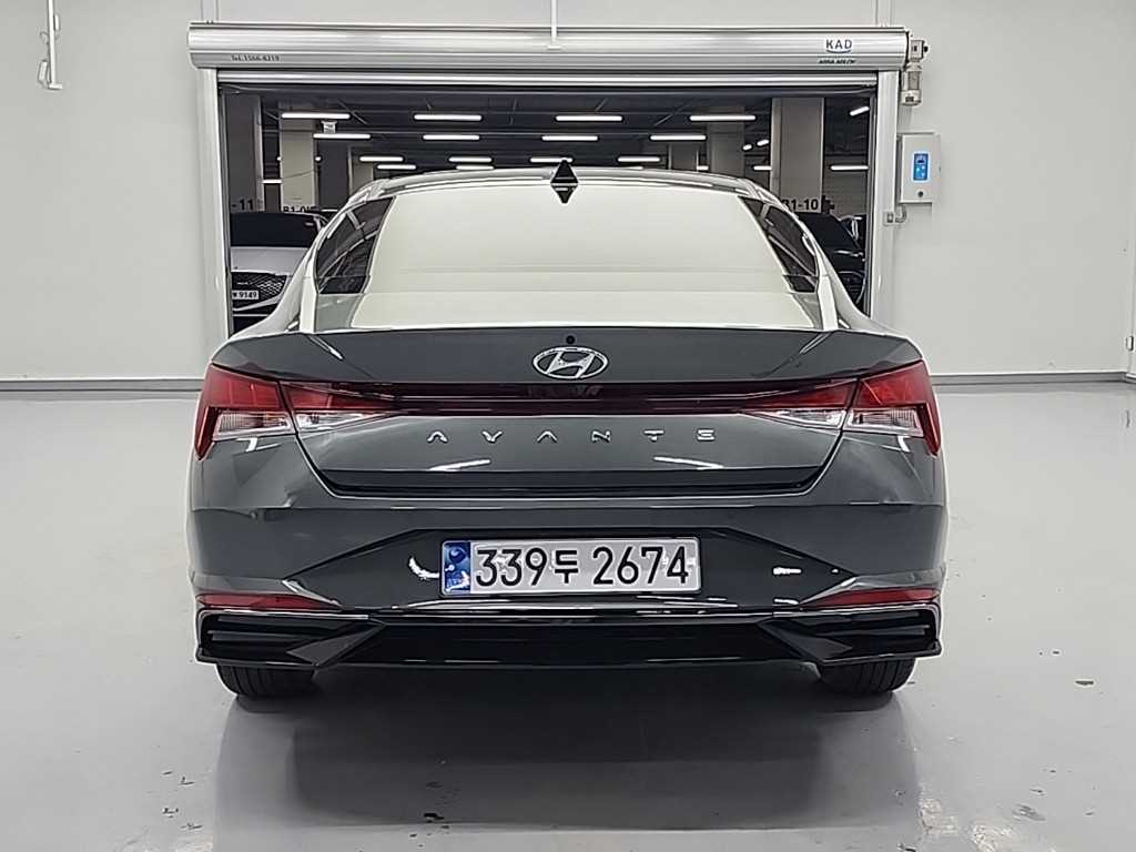 HYUNDAI Avante - Vista 3