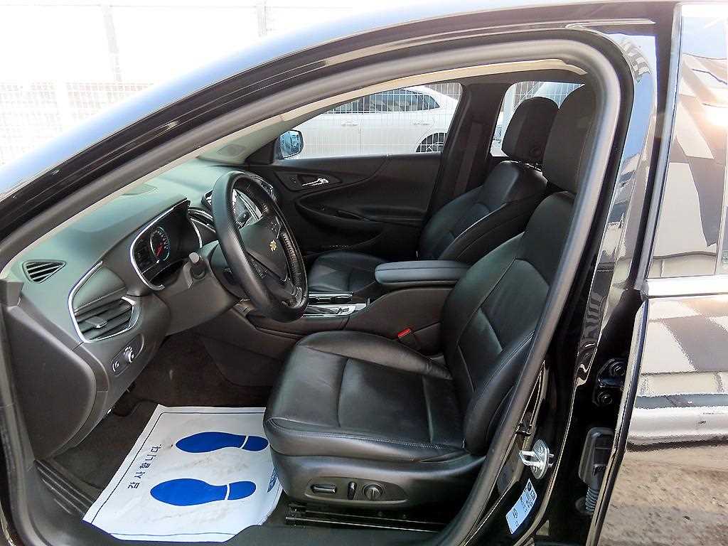 Chevrolet Malibu - Vista 5