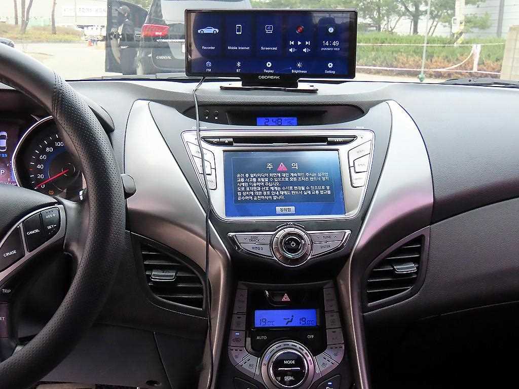 HYUNDAI Avante - Vista 10