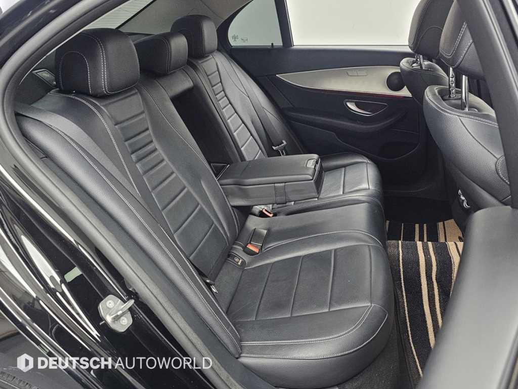 Mercedes Benz E class - Vista 12