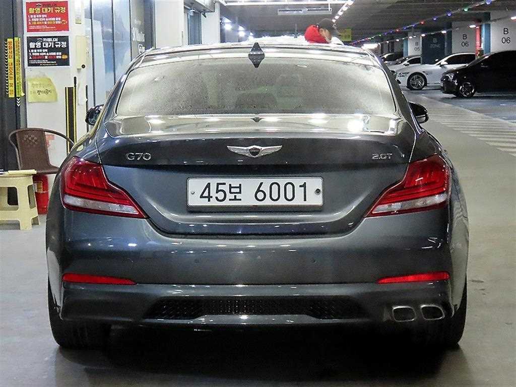 Genesis G70 - Vista 5