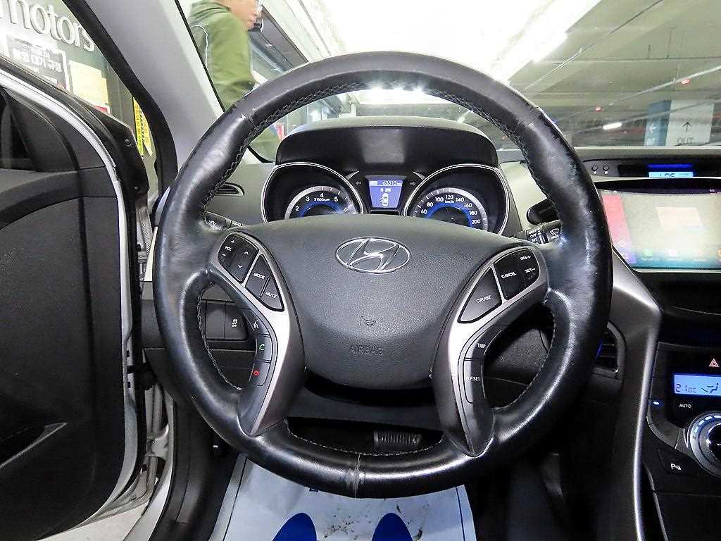 HYUNDAI Avante - Vista 8