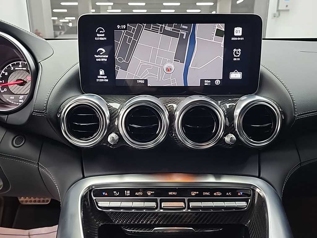 Mercedes Benz AMG GT - Vista 10