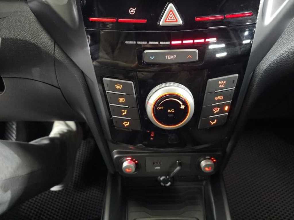 Ssangyong Tivoli - Vista 10