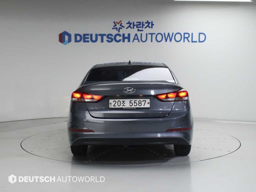 HYUNDAI Avante - Vista 4