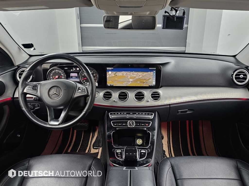 Mercedes Benz E class - Vista 7