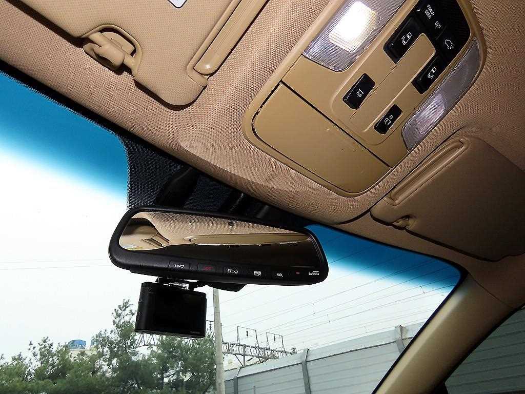 KIA Carnival - Vista 12