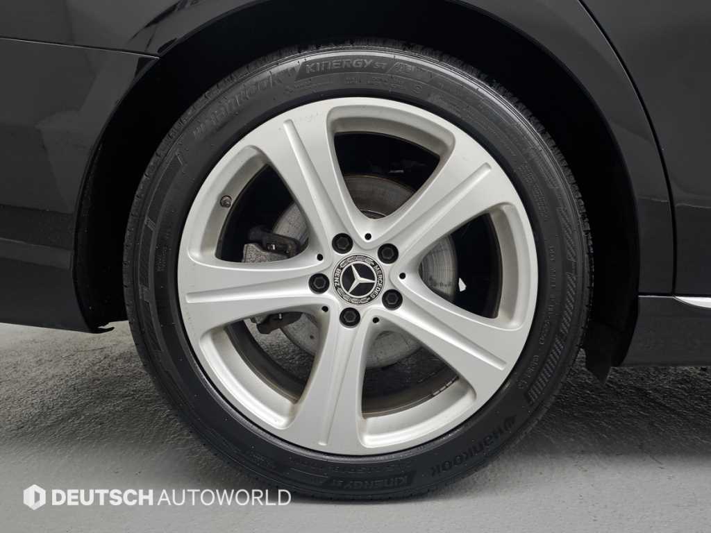 Mercedes Benz E class - Vista 5