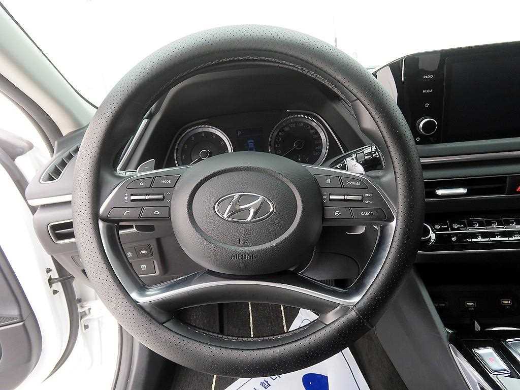 HYUNDAI Sonata - Vista 9