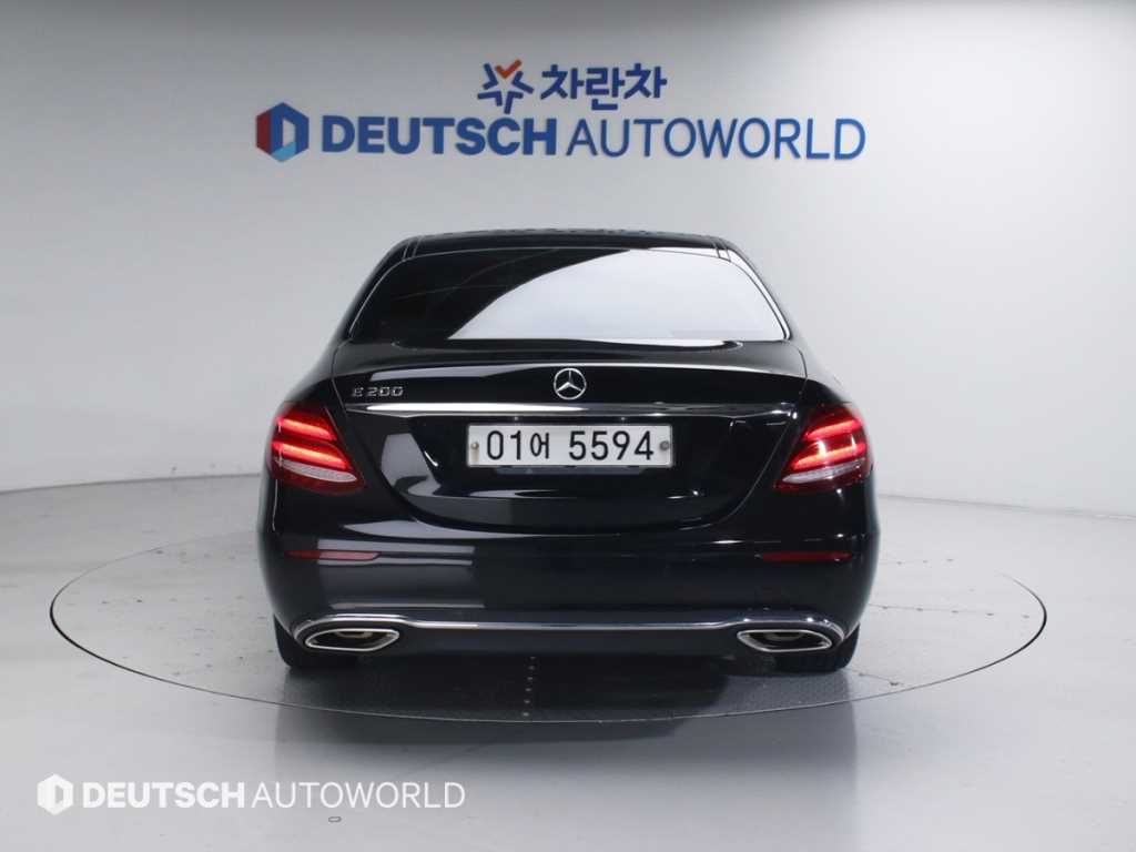 Mercedes Benz E class - Vista 4