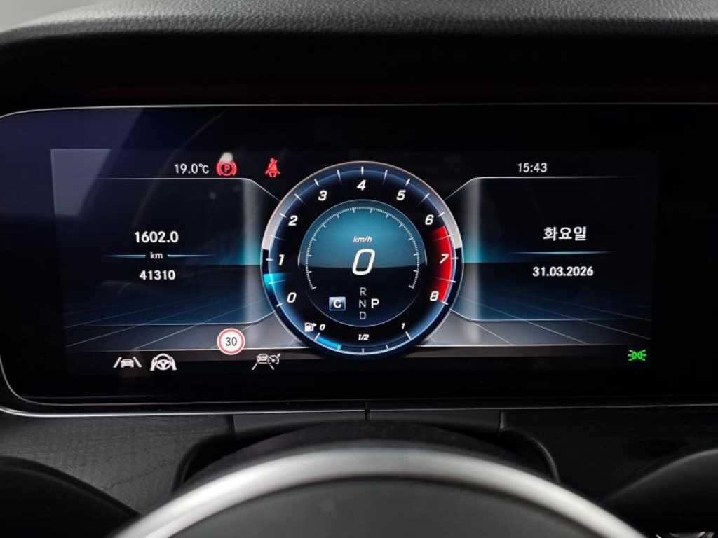 Mercedes Benz E class - Vista 8