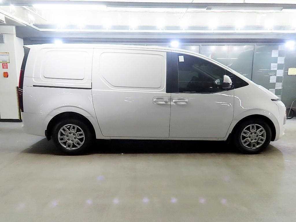 HYUNDAI Staria - Vista 3