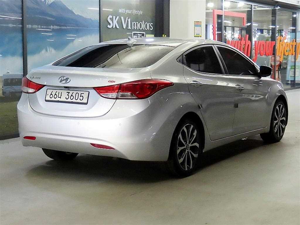 HYUNDAI Avante - Vista 4